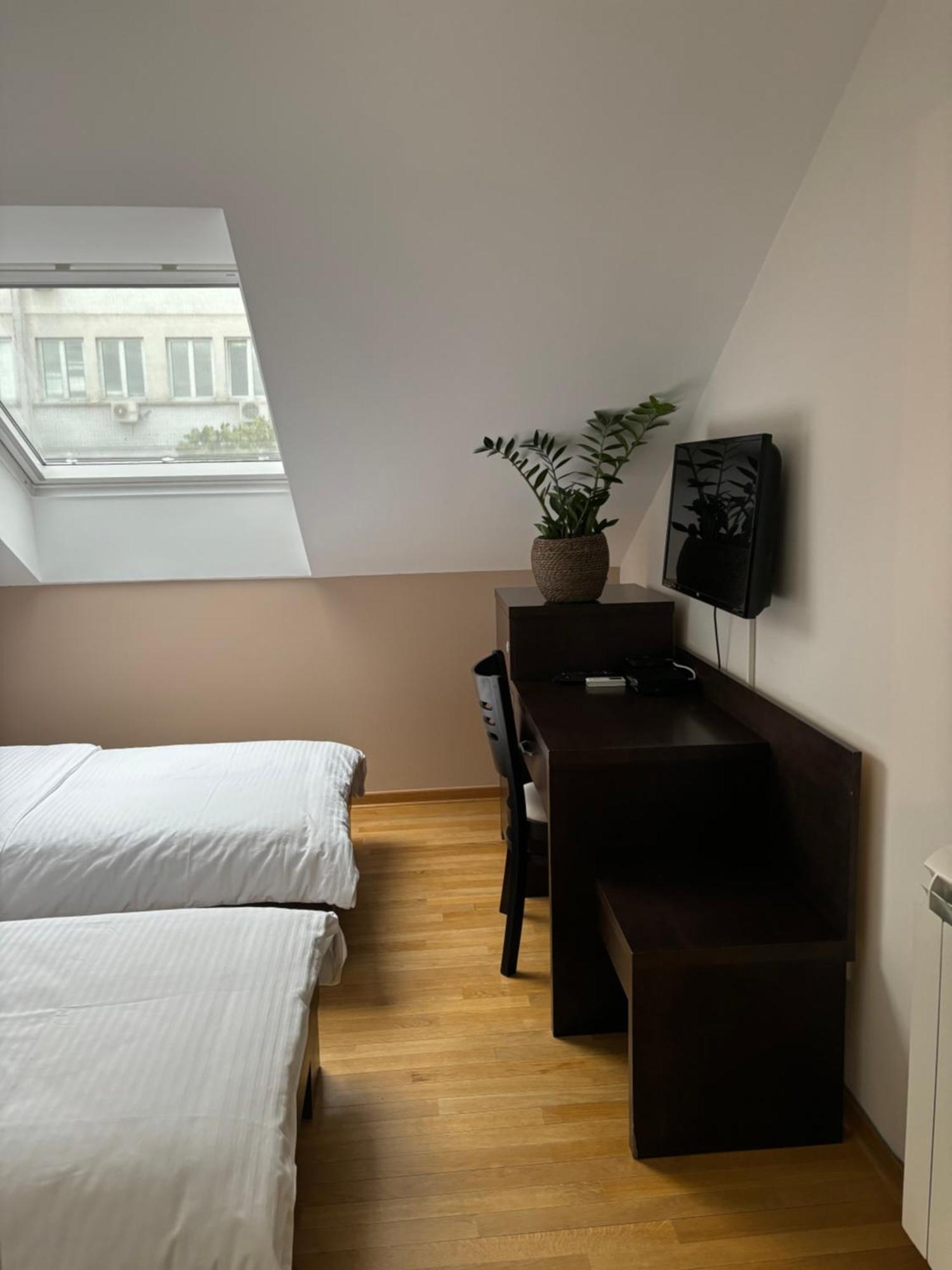 Atrium Bed & Breakfast Sremska Mitrovica Eksteriør bilde