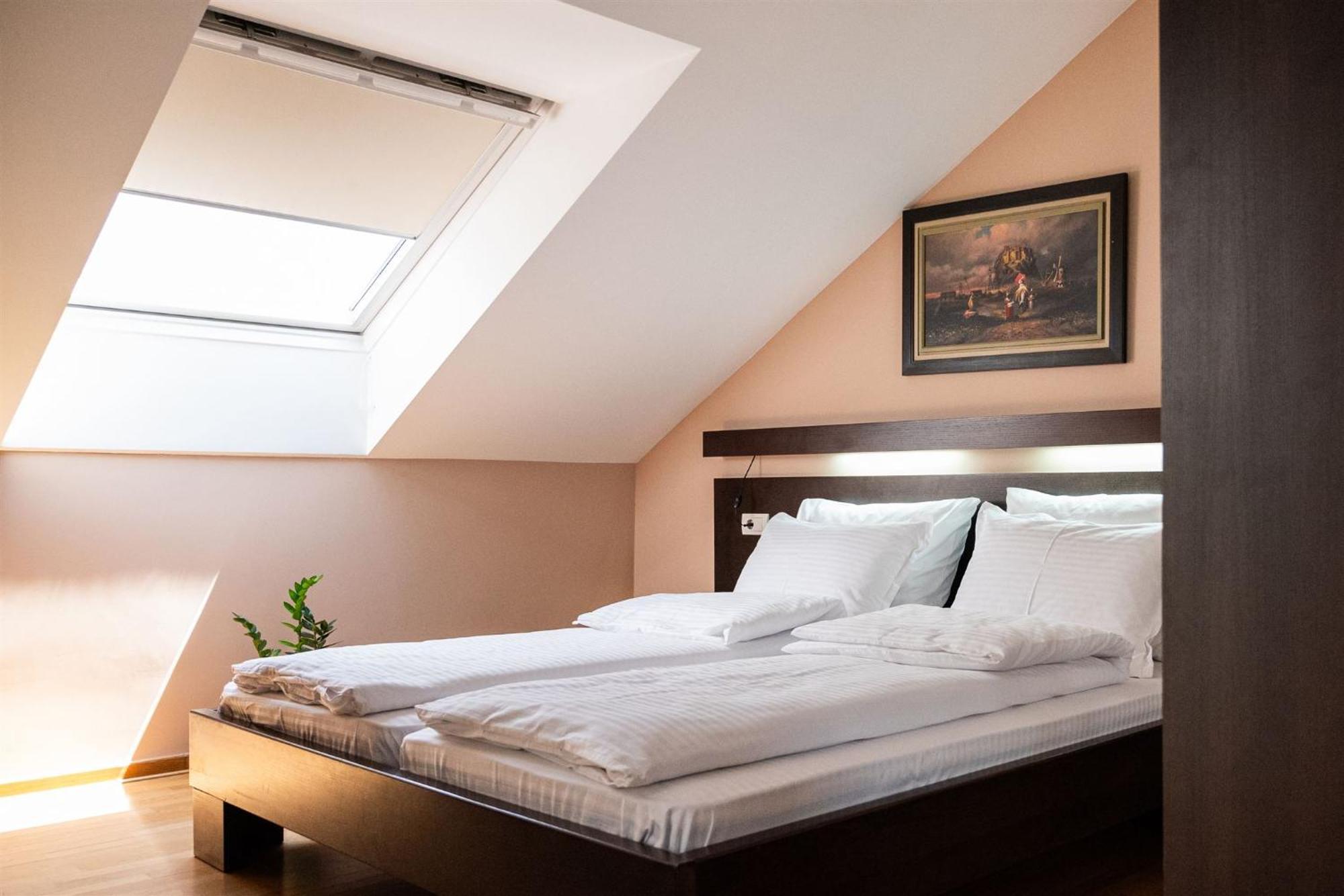 Atrium Bed & Breakfast Sremska Mitrovica Eksteriør bilde