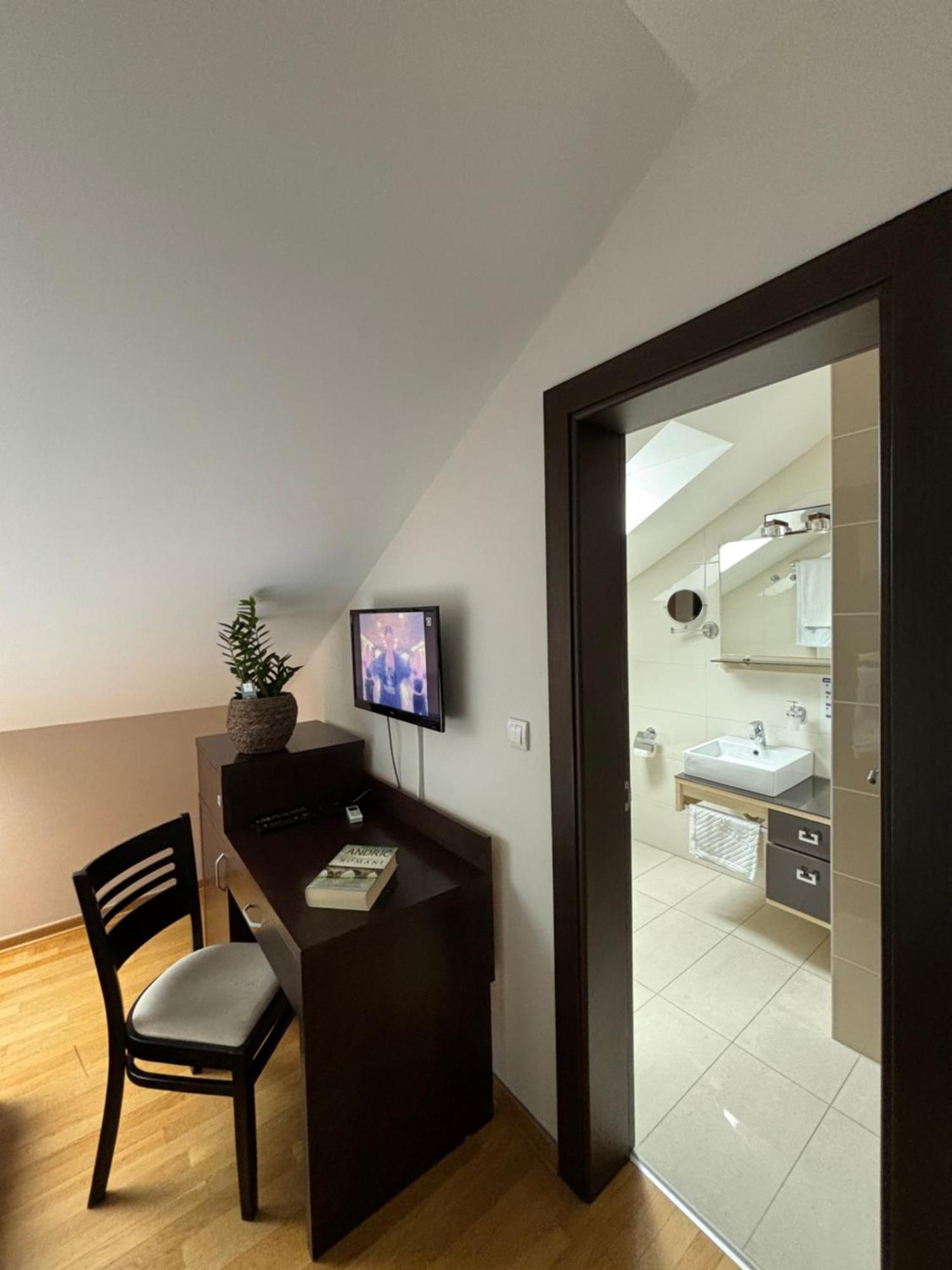 Atrium Bed & Breakfast Sremska Mitrovica Eksteriør bilde