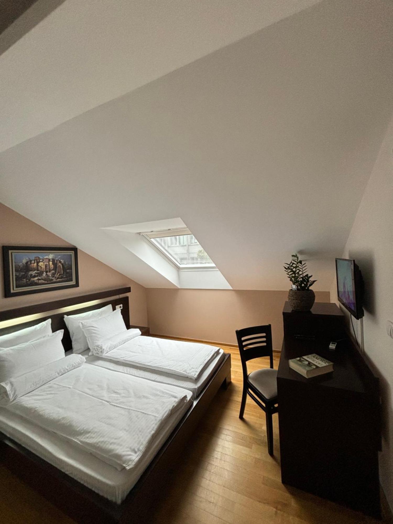 Atrium Bed & Breakfast Sremska Mitrovica Eksteriør bilde